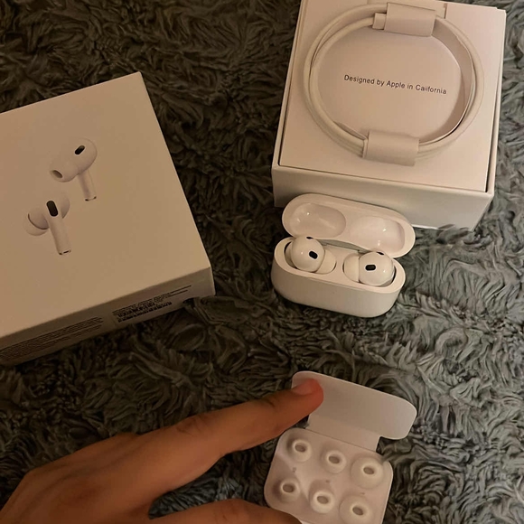 Apple AirPods Pro with Wireless Charging Case - White - Picture 1 of 6